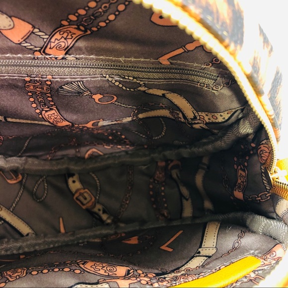 Vegan leather purse with adjustable strap. - Picture 8 of 8